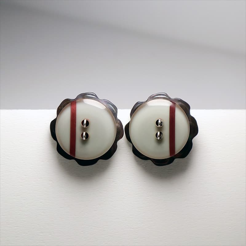 ヴィンテージボタンピアス - Vintage Button Earrings.